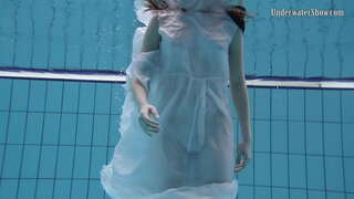 Byd tanddwr o noeth babes