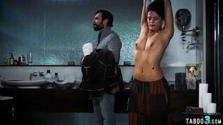 Busty teen aptuveni fucked ar perv lendlord apmaiņas bezmaksas telpas