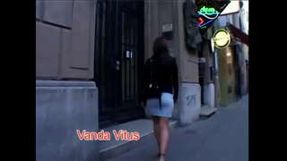 Bruneta frumusete Sarah Albastru cu tate naturale plimbari pula in toate pozitiile