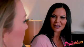 Stepmom පෙන්නුම් දියණිය ඇති ආකාරය සමලිංගික ලිංගික